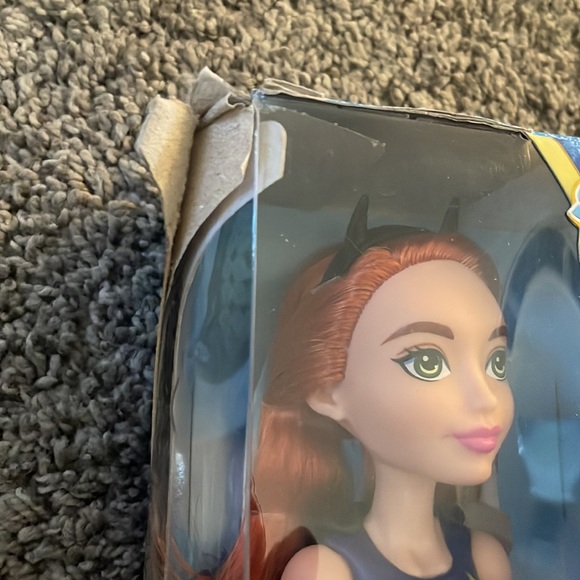 DC SUPER HERO GIRLS BATGIRL NEW IN BOX BUT CORNER OF BOX A SMALL DAMAGED AREA - Picture 5 of 9